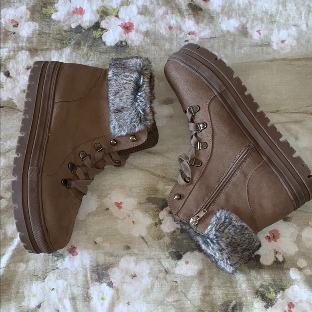 NEW PLATFORM LACEUP FUR BOOTS